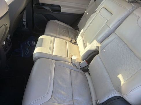 Used 2020 Ford Explorer Platinum w/ Premium Technology Package AWD/4WD image 4