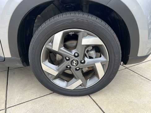 Certified 2025 Hyundai Venue SEL FWD image 5
