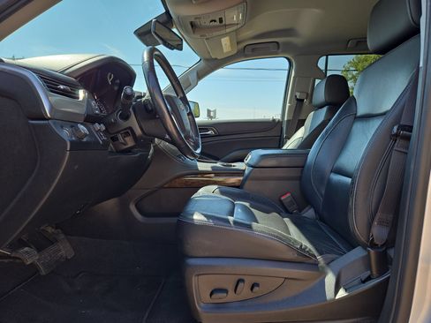Used 2020 Chevrolet Suburban LT w/ Max Trailering Package RWD image 16
