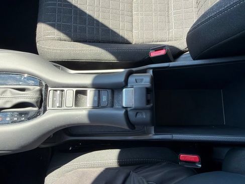 Used 2025 Honda HR-V LX image 17