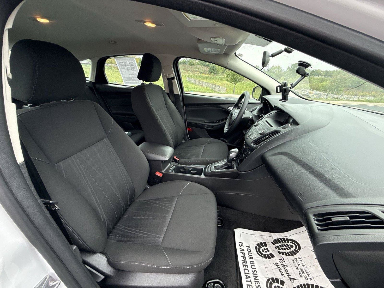 Used 2016 Ford Focus SE w/ SE Power Seat Package FWD image 19