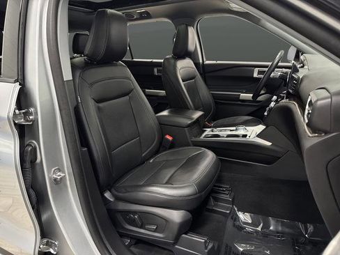 Used 2023 Ford Explorer Limited AWD/4WD image 32