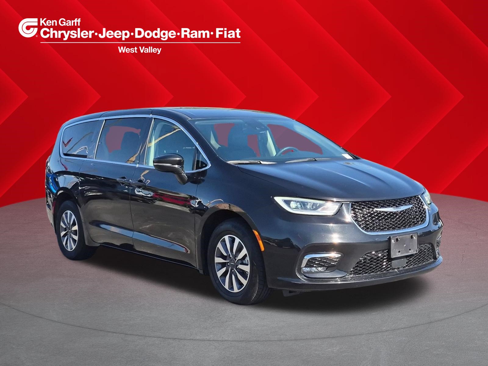 Certified 2024 Chrysler Pacifica Limited FWD image 1