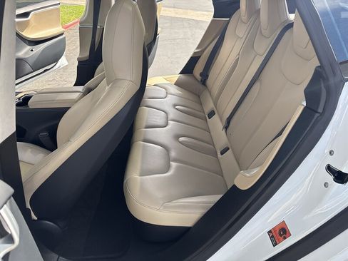 Used 2015 Tesla Model S 70 RWD image 29