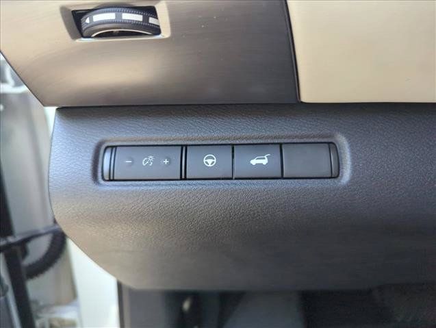 Used 2023 Nissan Pathfinder SL AWD/4WD image 14