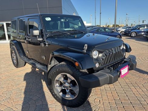 Used 2017 Jeep Wrangler Unlimited Sahara w/ Connectivity Group image 3
