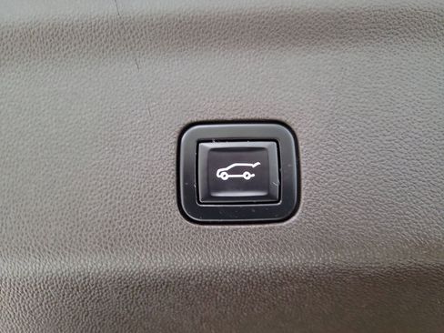 Used 2022 GMC Yukon XL Denali w/ Advanced Technology Package image 23