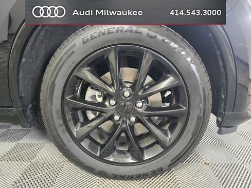 Used 2017 Dodge Durango R/T w/ Blacktop Package RWD image 2