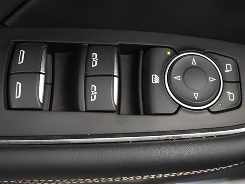 Used 2025 Buick Envision Sport Touring image 23