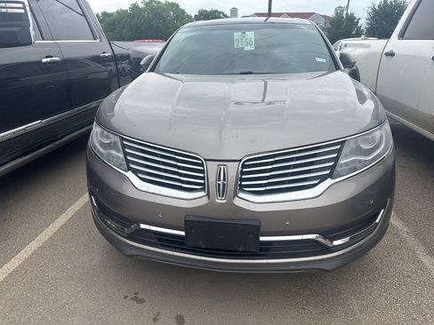 Used 2017 Lincoln MKX Reserve FWD image 2