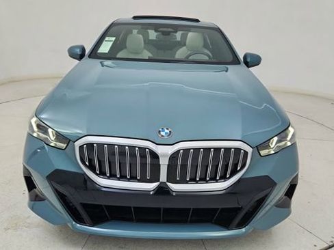 Used 2024 BMW 530i image 2