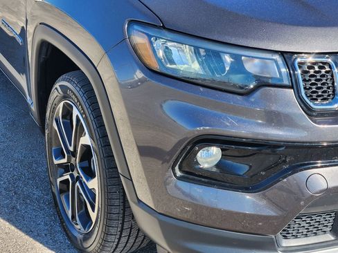 Used 2023 Jeep Compass Limited image 9