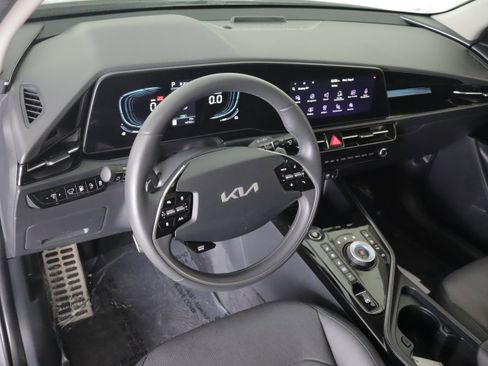 Used 2024 Kia Niro SX Touring FWD image 10