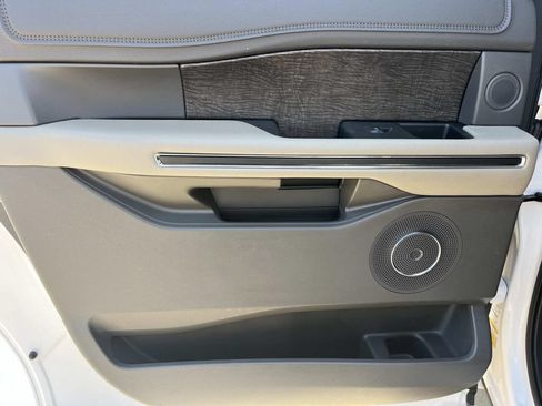 Used 2019 Ford Expedition Max Limited w/ Driver Assistance Package RWD image 21