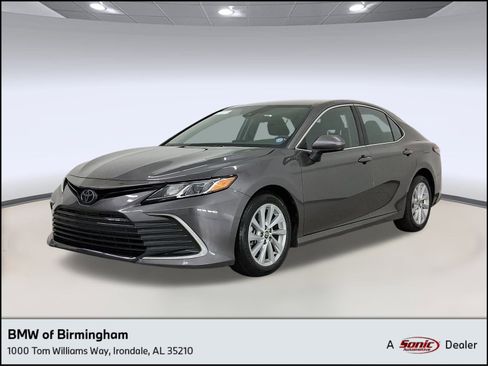 Used 2021 Toyota Camry LE image 1