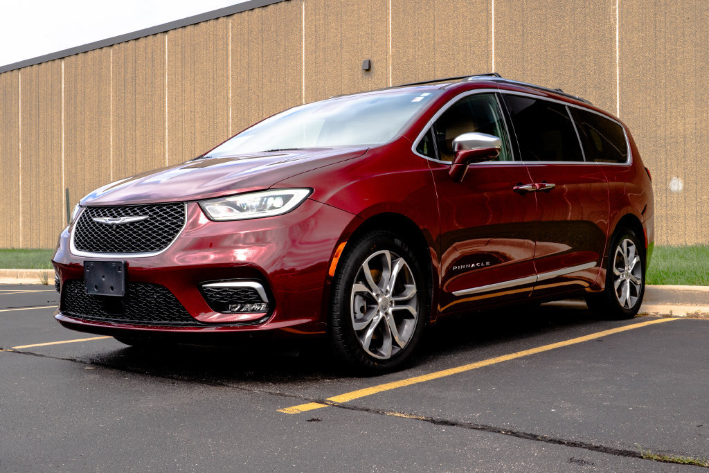 Used 2022 Chrysler Pacifica Pinnacle AWD/4WD image 4