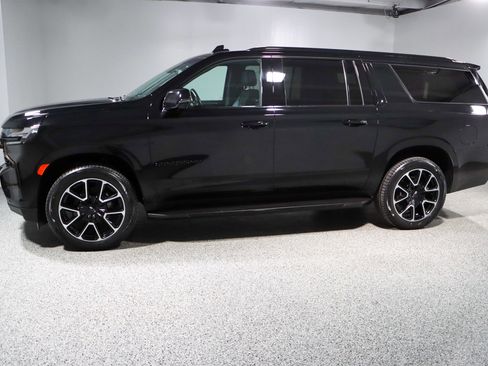 Used 2024 Chevrolet Suburban RST w/ Luxury Package AWD/4WD image 10