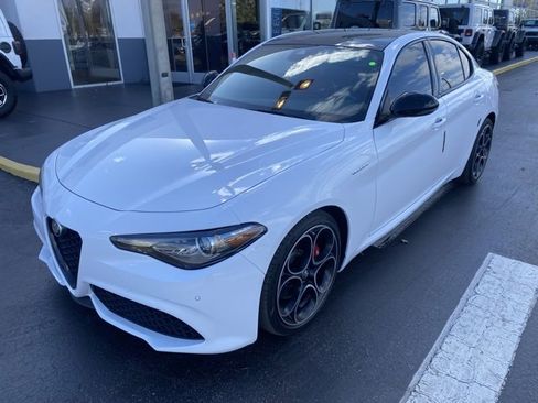Used 2022 Alfa Romeo Giulia Veloce image 4