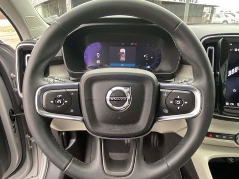 Used 2023 Volvo XC40 B5 Ultimate w/ Protection Package Premier image 19
