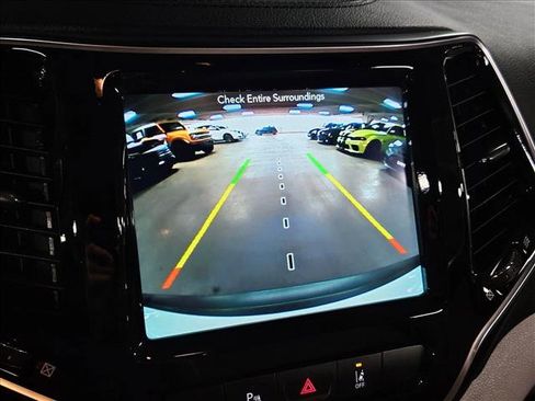 Used 2019 Jeep Cherokee Limited w/ Technology Group AWD/4WD image 14