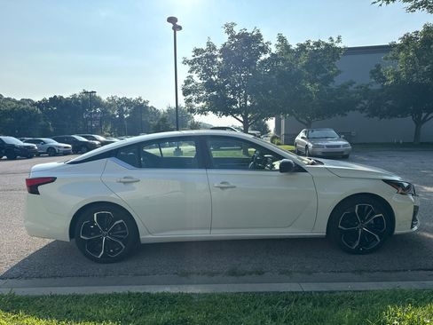 Used 2024 Nissan Altima 2.5 SR FWD image 4