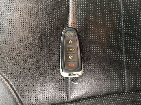 Used 2015 Ford Taurus Limited image 32