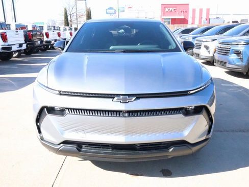 New 2026 Chevrolet Equinox EV LT image 9