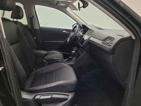 Used 2021 Volkswagen Tiguan SE FWD image 21