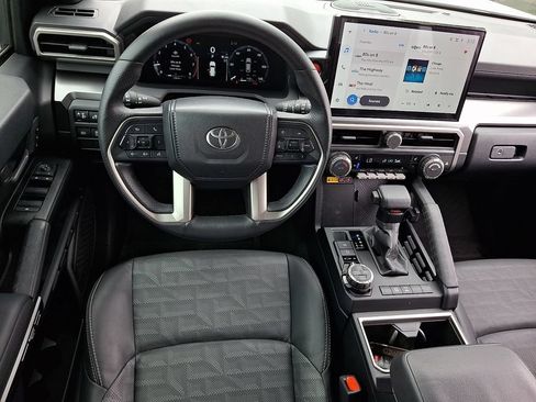 Used 2025 Toyota 4Runner TRD Off-Road Premium AWD/4WD image 11