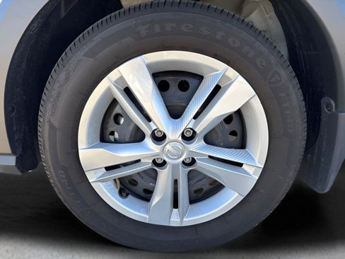 Certified 2025 Nissan Kicks Play S image 8