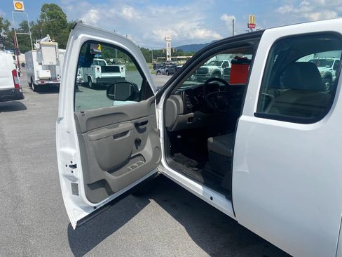 Used 2013 Chevrolet Silverado 2500 W/T AWD/4WD image 7