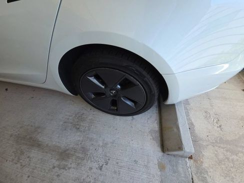 Used 2023 Tesla Model 3 Standard Range RWD image 9