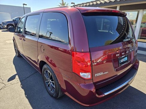Used 2018 Dodge Grand Caravan GT image 3