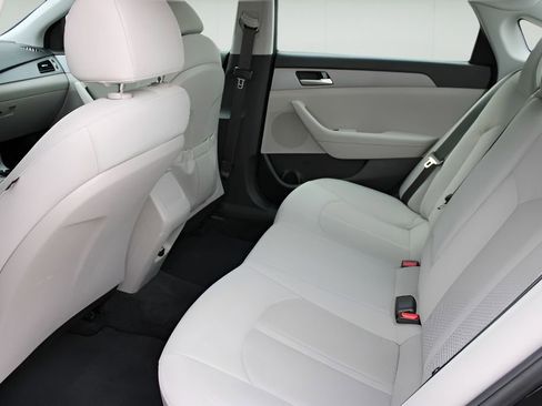 Used 2019 Hyundai Sonata SE image 18