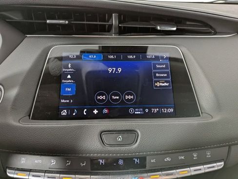 Certified 2023 Cadillac XT4 Luxury w/ Cold Weather Package image 19