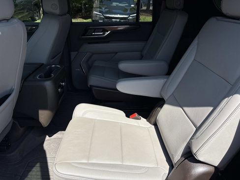 Used 2025 GMC Yukon XL Elevation w/ Technology Package AWD/4WD image 32