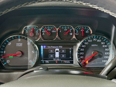 Used 2018 Chevrolet Suburban LS RWD image 12