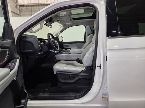 Certified 2025 Ford Expedition Platinum image 17