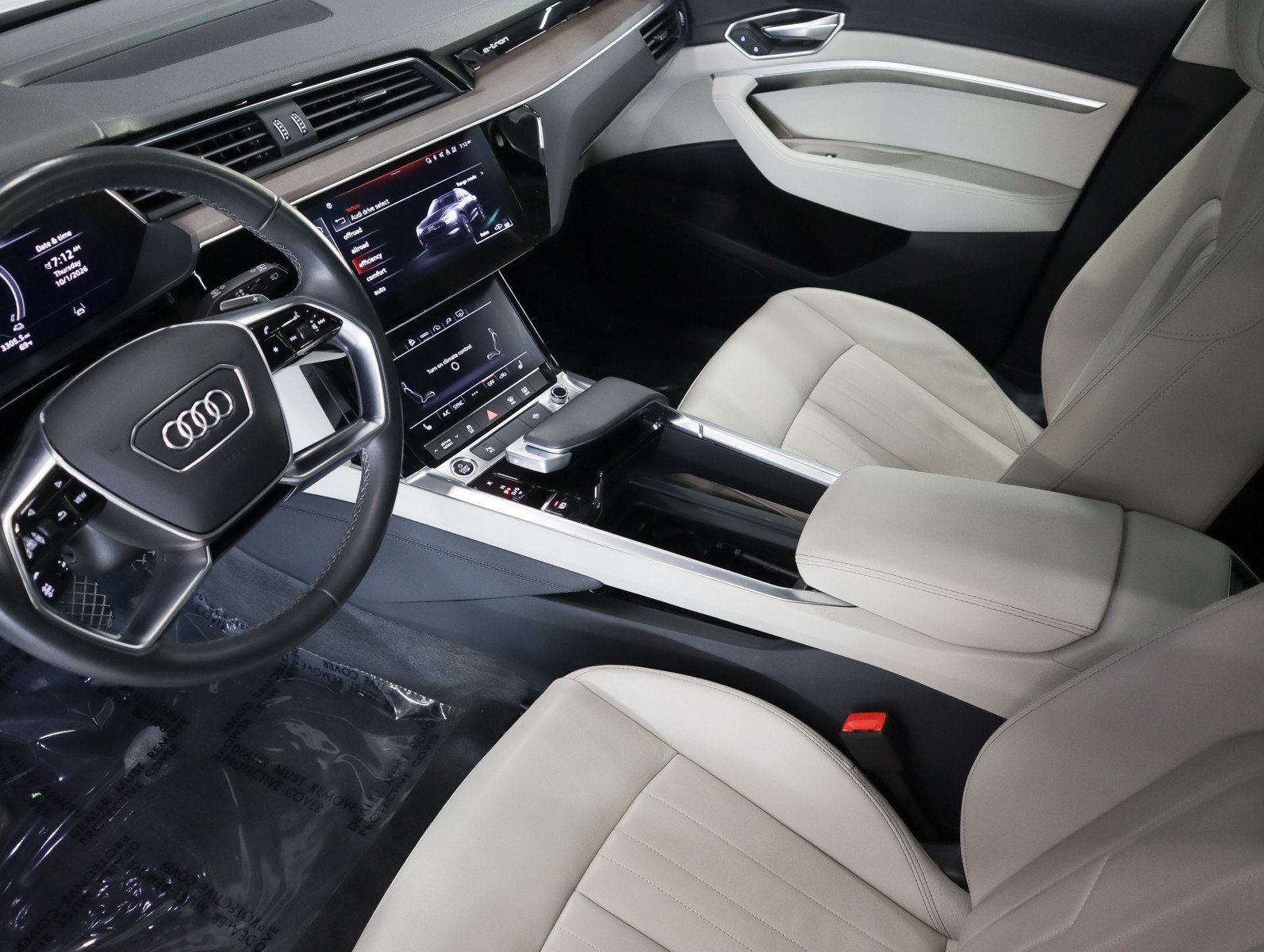 Used 2024 Audi Q8 e-tron Premium AWD/4WD image 20