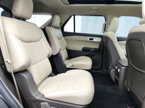 Used 2020 Ford Explorer Platinum w/ Premium Technology Package image 40