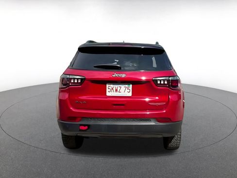 Used 2025 Jeep Compass Trailhawk AWD/4WD image 12