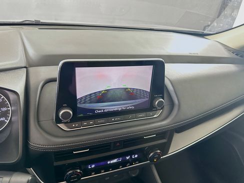 Used 2025 Nissan Rogue SV FWD image 21