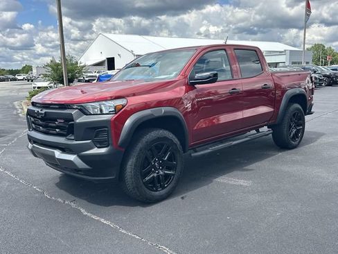 Used 2024 Chevrolet Colorado Trail Boss w/ Technology Package AWD/4WD image 4