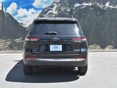 Used 2023 Jeep Grand Cherokee Laredo AWD/4WD image 10