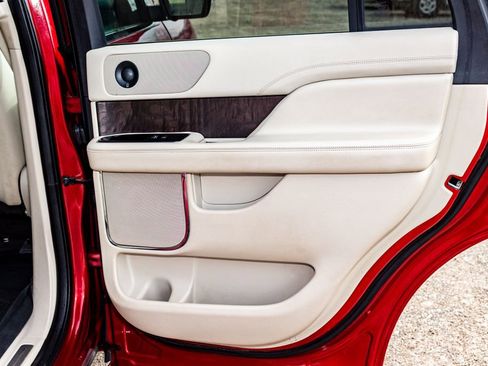 Used 2020 Lincoln Navigator Reserve image 27