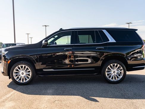 Used 2024 Cadillac Escalade Premium Luxury AWD/4WD image 4