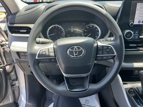 Used 2023 Toyota Highlander L AWD/4WD image 18