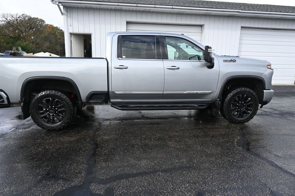 Used 2024 Chevrolet Silverado 2500 High Country w/ Technology Package AWD/4WD image 6