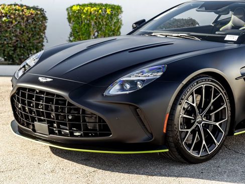 Used 2025 Aston Martin V8 Vantage Coupe image 2