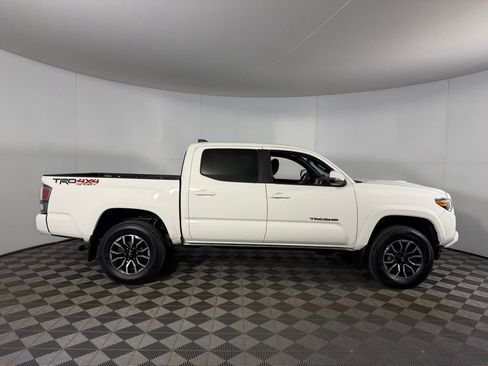 Used 2021 Toyota Tacoma TRD Sport w/ Technology Package AWD/4WD image 5